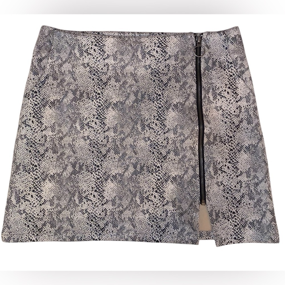 PROMESA Women’s Mini Skirt Zipper Front Snakeskin Pattern Size Medium